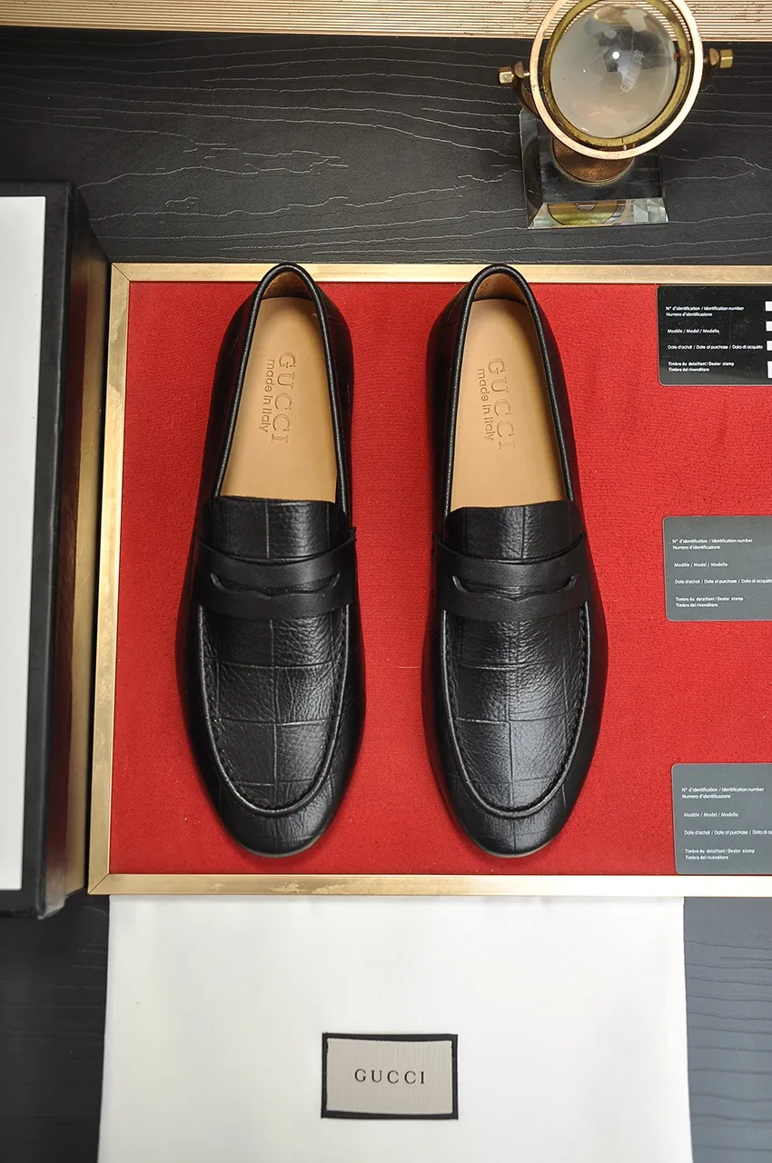 Men's shoes 💰520💶【GUCCI】 (High-end Niuli) New 🍀Gucci* - top version Gucci Peas shoes! Made of imported original cowhide, the inner top layer is comfortable cowhide lining! Original wear-resistant rubber outsole! High quality products! Code number 38-44!